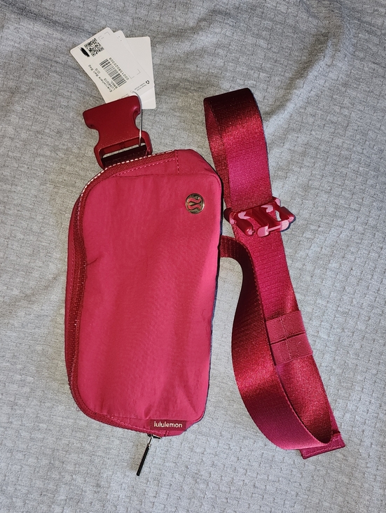 lululemon athletica Handbags - lululemon athletica Women's Fuchsia Sling Belt Bag